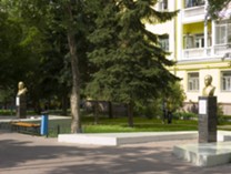 На Аллее Героев