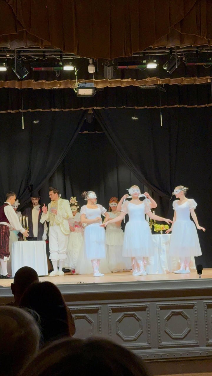 В Центре культуры и досуга «Факел» города Фрязино с успехом прошёл спектакль «Ошибка господина де Мольера» в постановке театрального коллектива «Четвёртое измерение». 