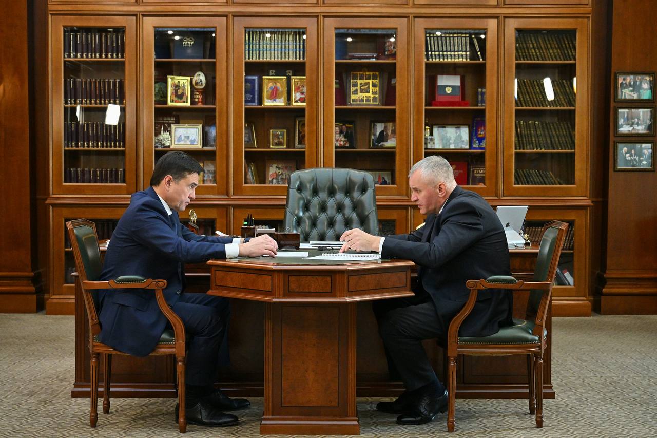 В ходе рабочей встречи с Губернатором Московской области Андреем Воробьёвым глава городского округа Фрязино Дмитрий Воробьев представил комплексный доклад, подводящий итоги социально-экономического развития наукограда за пятилетний период