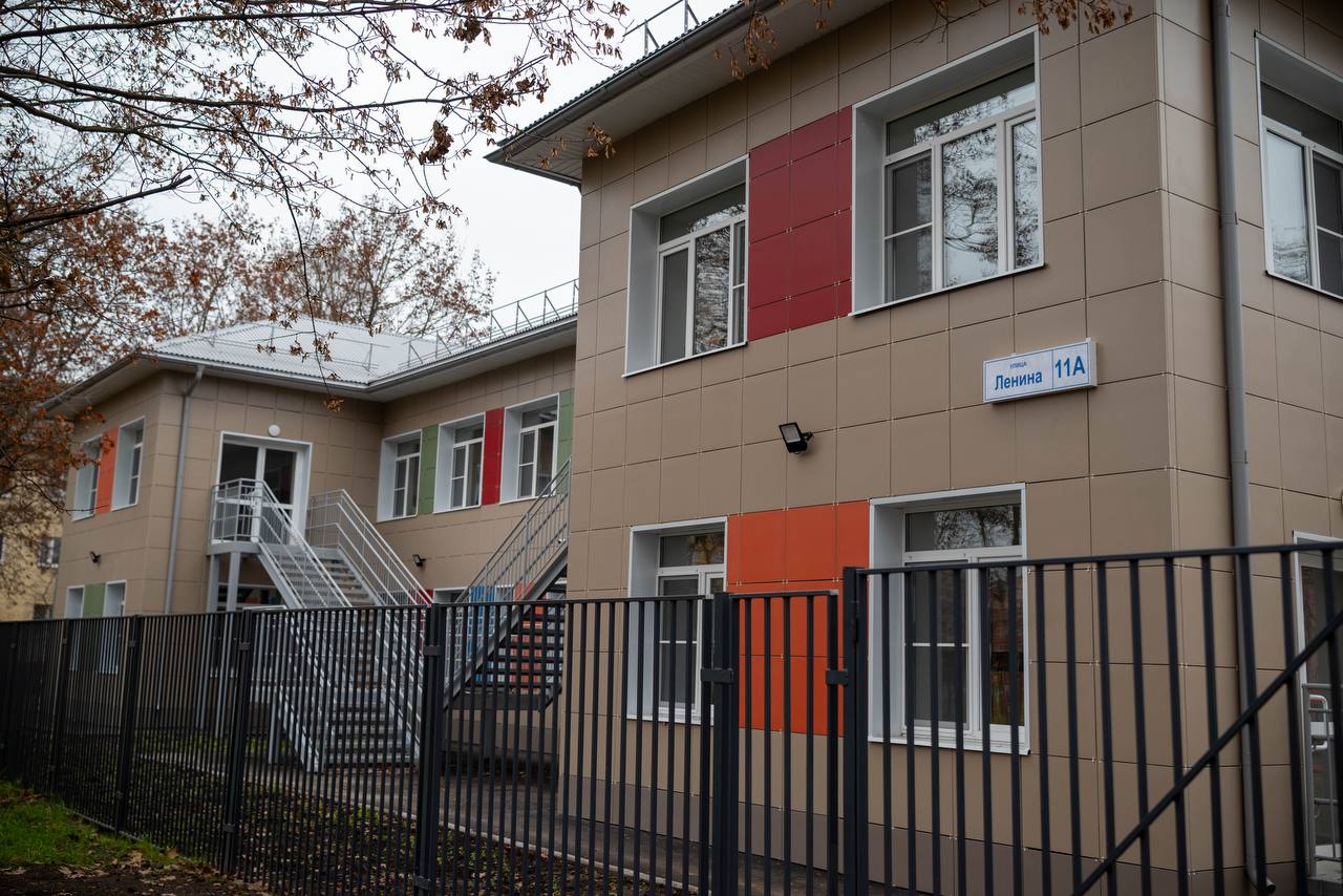 В ходе рабочей встречи с Губернатором Московской области Андреем Воробьёвым глава городского округа Фрязино Дмитрий Воробьев представил комплексный доклад, подводящий итоги социально-экономического развития наукограда за пятилетний период