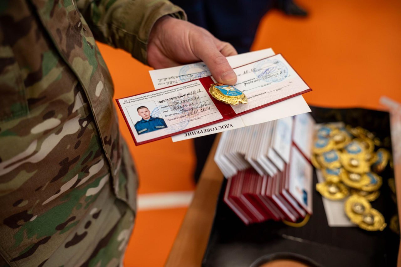 Воспитанники школы-интерната с первоначальной летной подготовкой имени А.И. Покрышкина приняли торжественную присягу