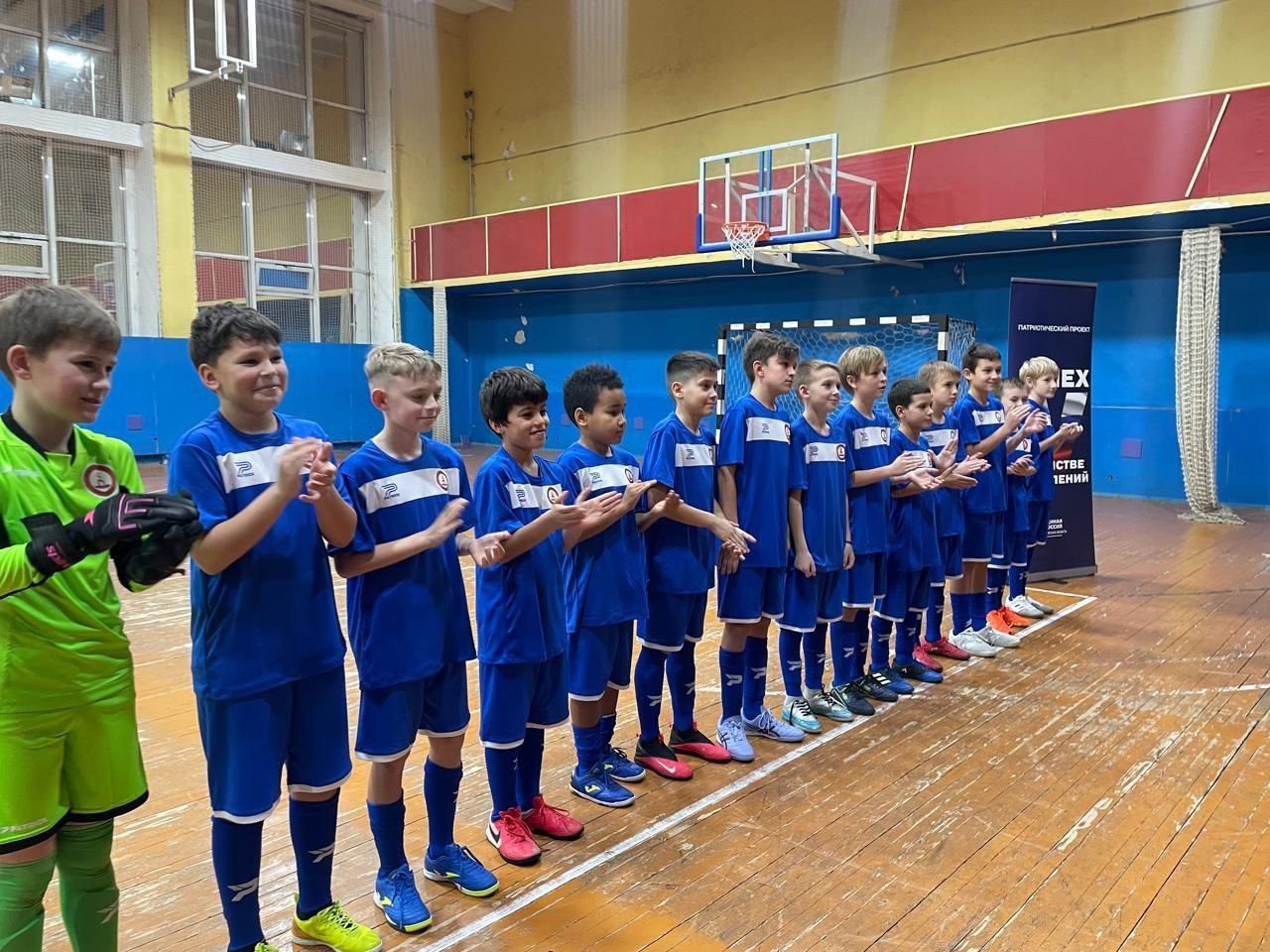 Во Фрязино состоялась торжественная передача спортивной формы юным футболистам