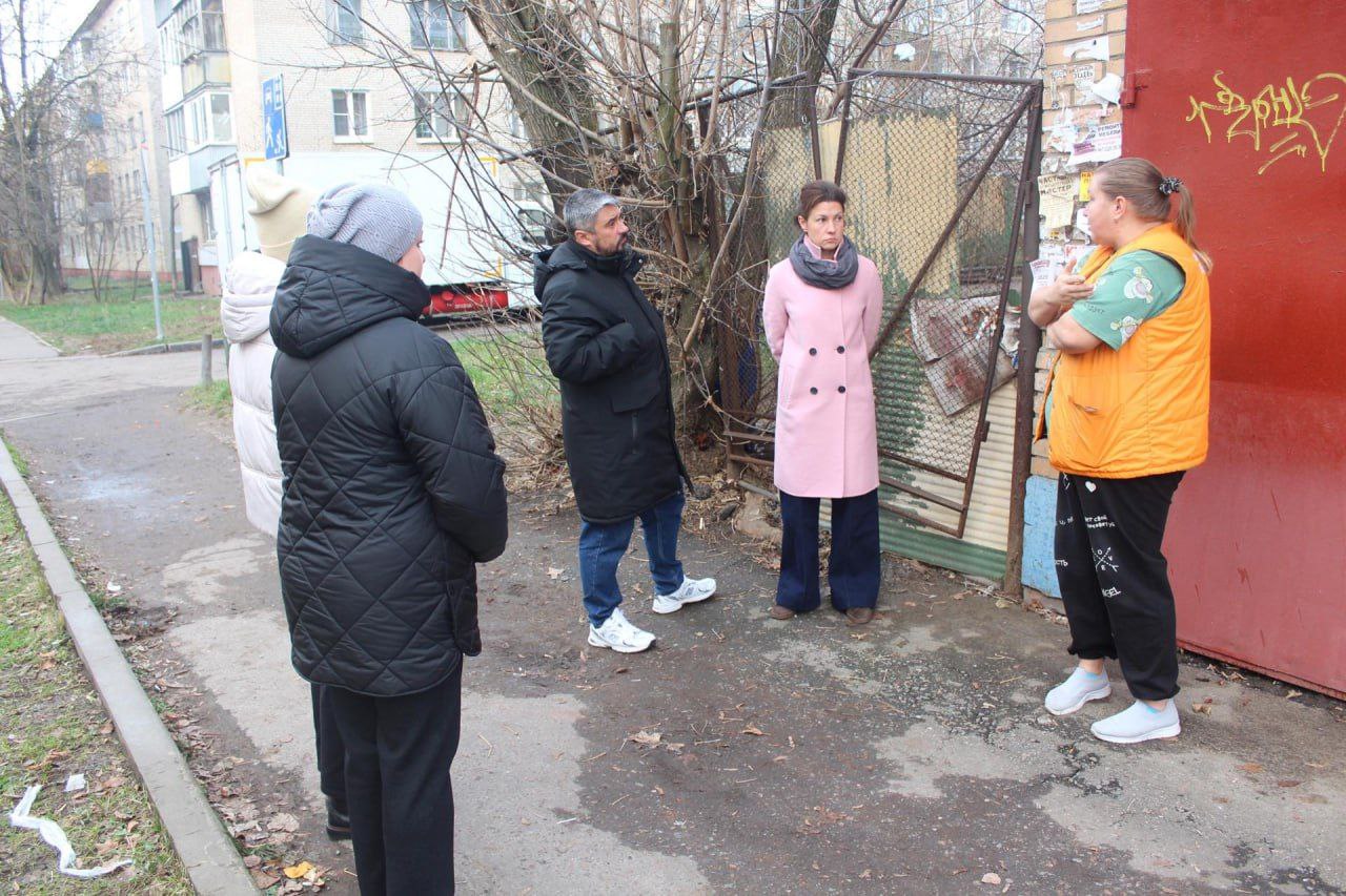 Самовольный забор демонтирован: как решалась проблема мусора у магазина «Верный» в городе Фрязино