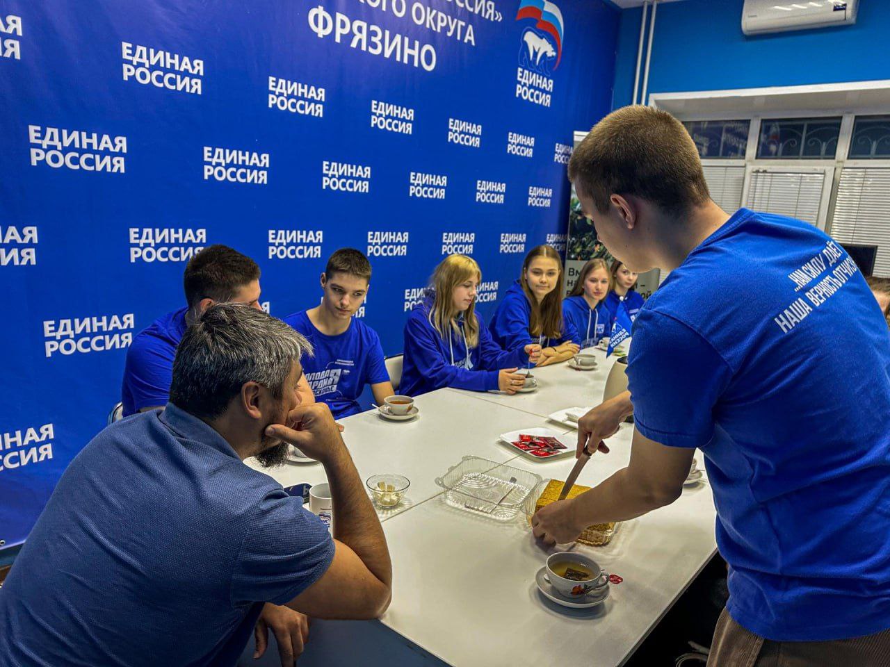 Депутат Совета депутатов г.о. Фрязино Сергей Зак провел встречу с активистами местного отделения «Молодой Гвардии»