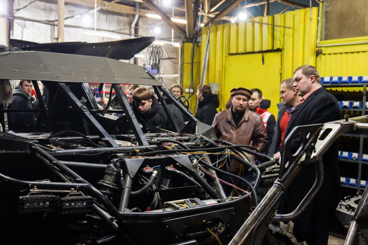 На фрязинских предприятиях «Ф-МоторСпорт» и «Аврора Трейлер» прошла экскурсия для учащихся колледжа