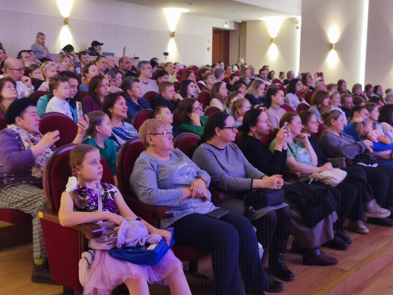 Праздничный концерт ко Дню матери прошел в детской школе искусств города Фрязино