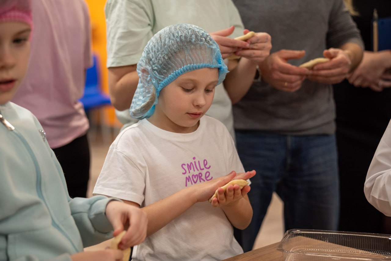 «Вкус заботы»: фрязинцы испекли порядка 400 пирожков для участников СВО