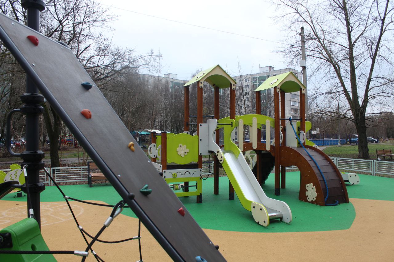 Большой подарок для маленьких жителей: 4 новые детские площадки во Фрязино! 