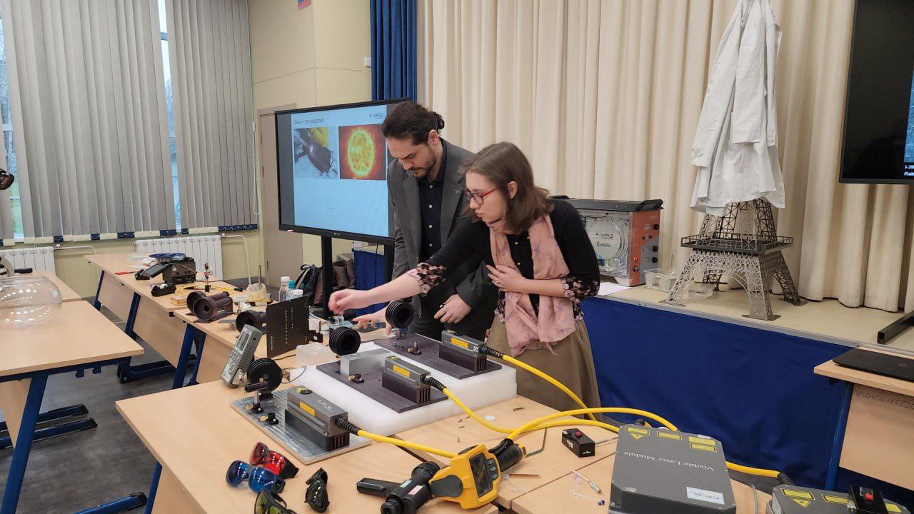 Фрязинским школьникам показали, на что способны лазеры и как их применяют на заводах