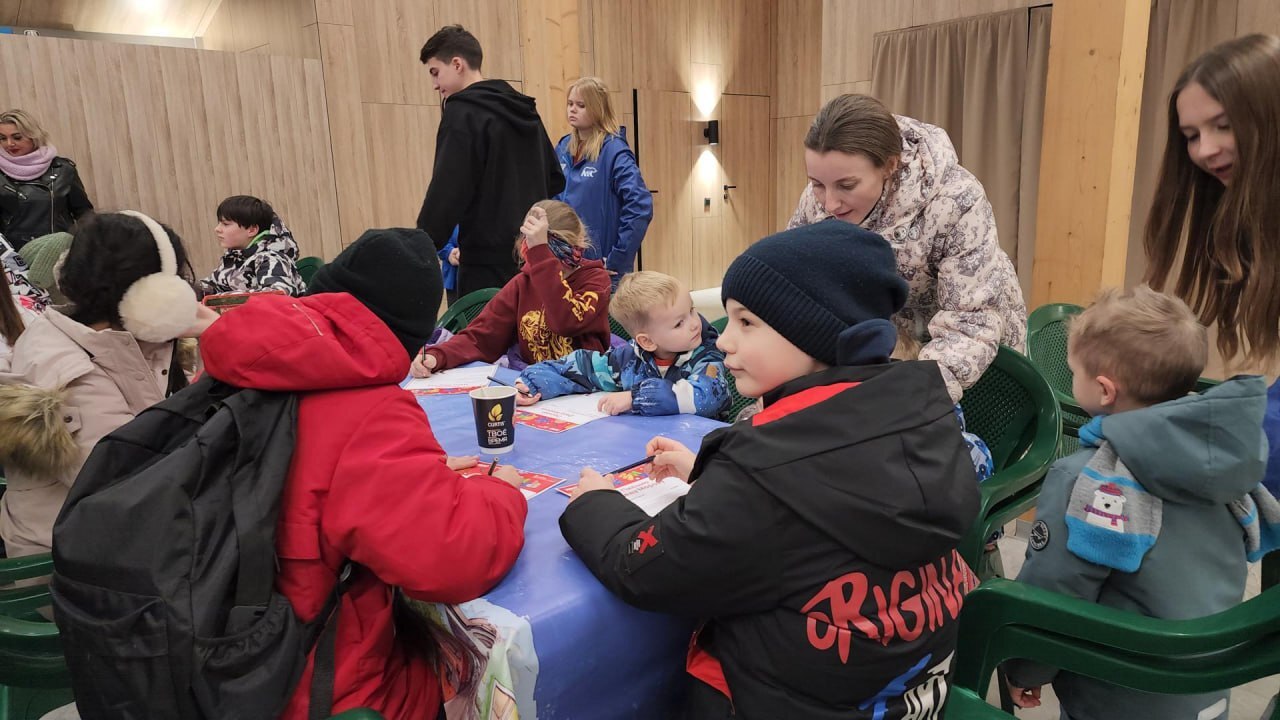 Во Фрязинском лесопарке в первый день зимы открылась резиденция Деда Мороза