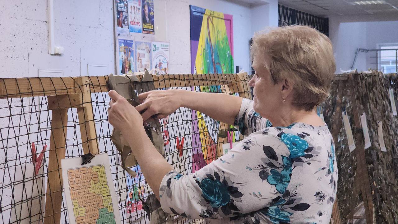 Волонтёр из Фрязина рассказала, как решила плести маскировочные сети