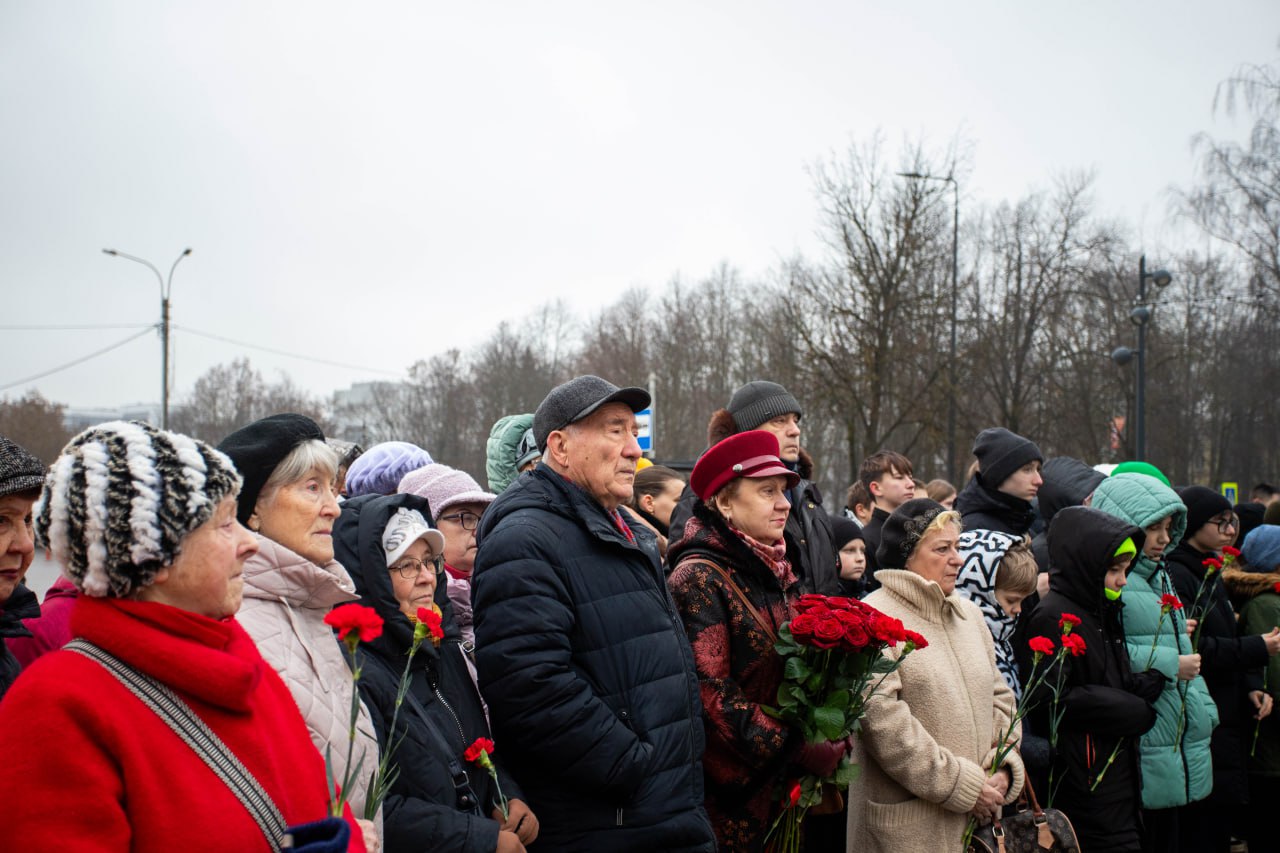 В этот знаменательный день — День воинской славы России — мы всей страной отдаем дань памяти героям, начавшим 84 года назад контрнаступление под Москвой