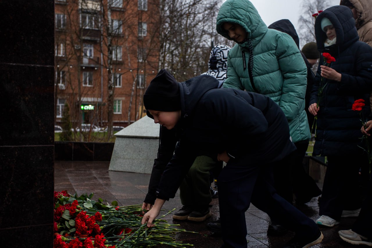 В этот знаменательный день — День воинской славы России — мы всей страной отдаем дань памяти героям, начавшим 84 года назад контрнаступление под Москвой