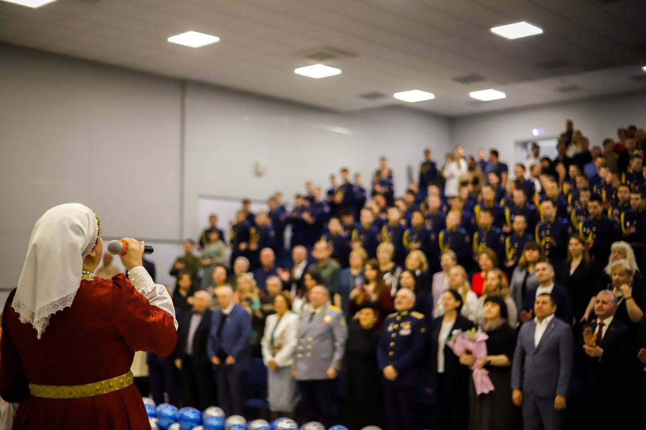 В нашем наукограде царит праздничная атмосфера — в стенах Кадетской школы-интерната с первоначальной лётной подготовкой имени А.И. Покрышкина отмечается 25-летний юбилей со дня основания этого легендарного учебного заведения