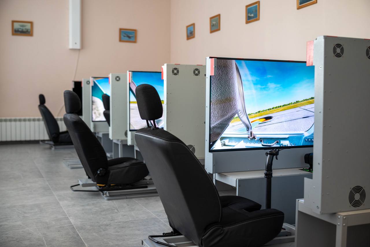 В нашем наукограде царит праздничная атмосфера — в стенах Кадетской школы-интерната с первоначальной лётной подготовкой имени А.И. Покрышкина отмечается 25-летний юбилей со дня основания этого легендарного учебного заведения