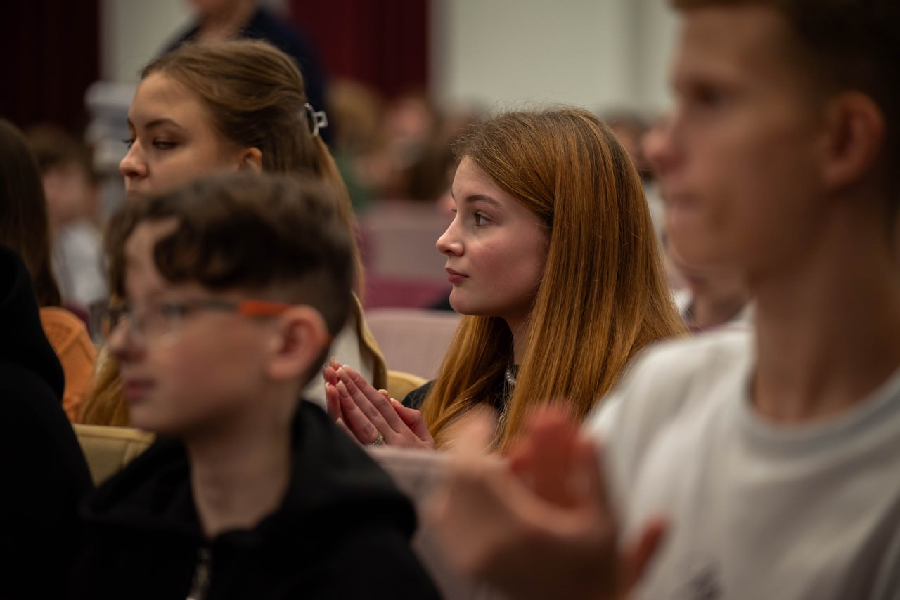 В школе №1 состоялось торжественное открытие «Парты Героя» в память о воине Романе Шаповалове