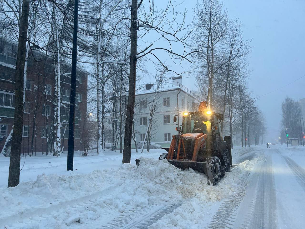 Работа по расчистке города продолжается!