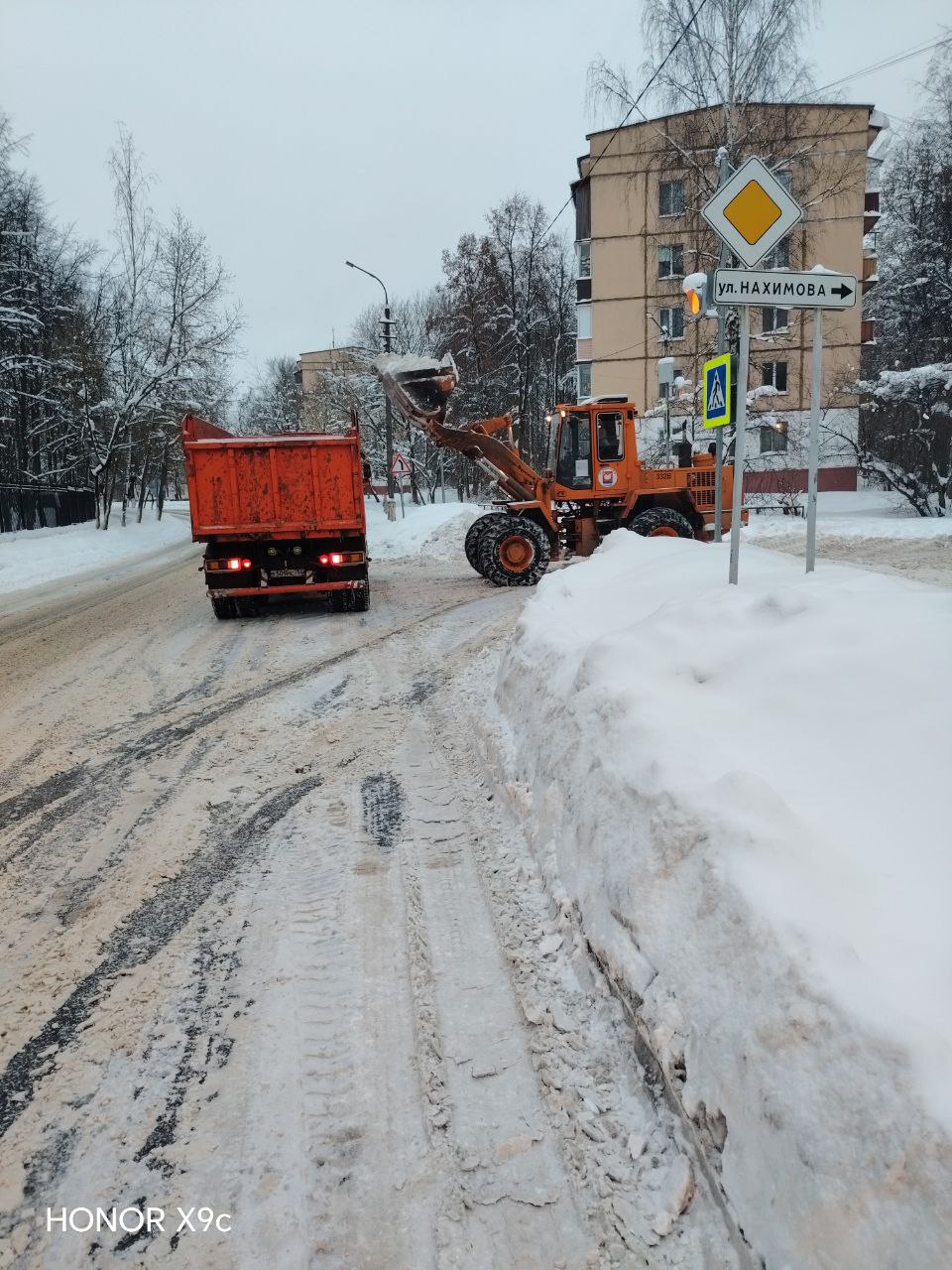 Работа по расчистке города продолжается!