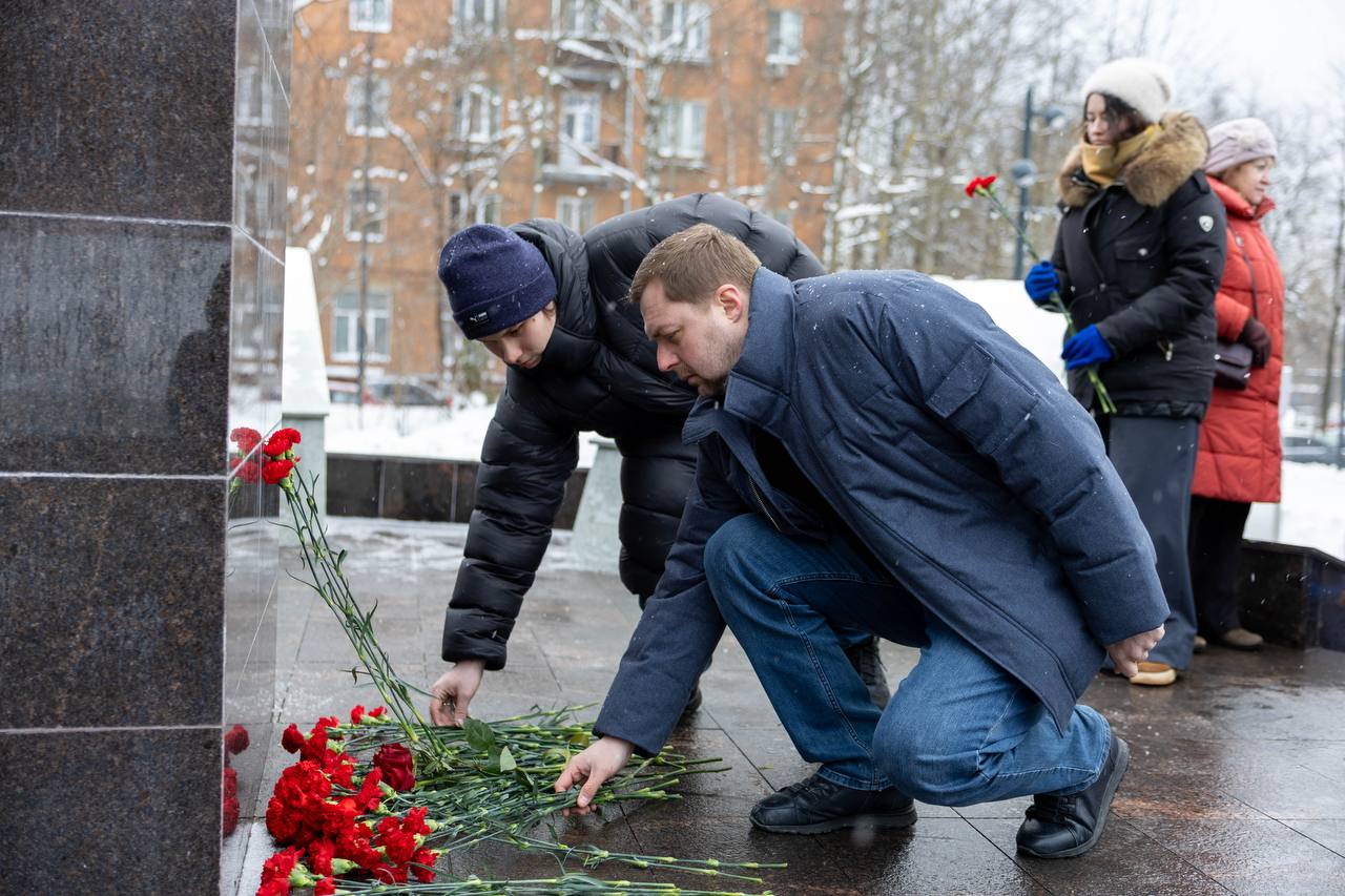 В этот памятный январский день мы с чувством глубокой благодарности и нескончаемой гордости вспоминаем событие, ставшее переломным в истории нашей страны