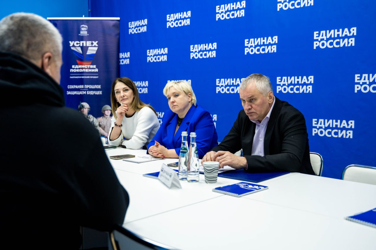 Глава городского округа Фрязино Дмитрий Воробьев совместно с председателем Совета депутатов городского округа Фрязино Полиной Коноваловой провели внеочередной приём граждан