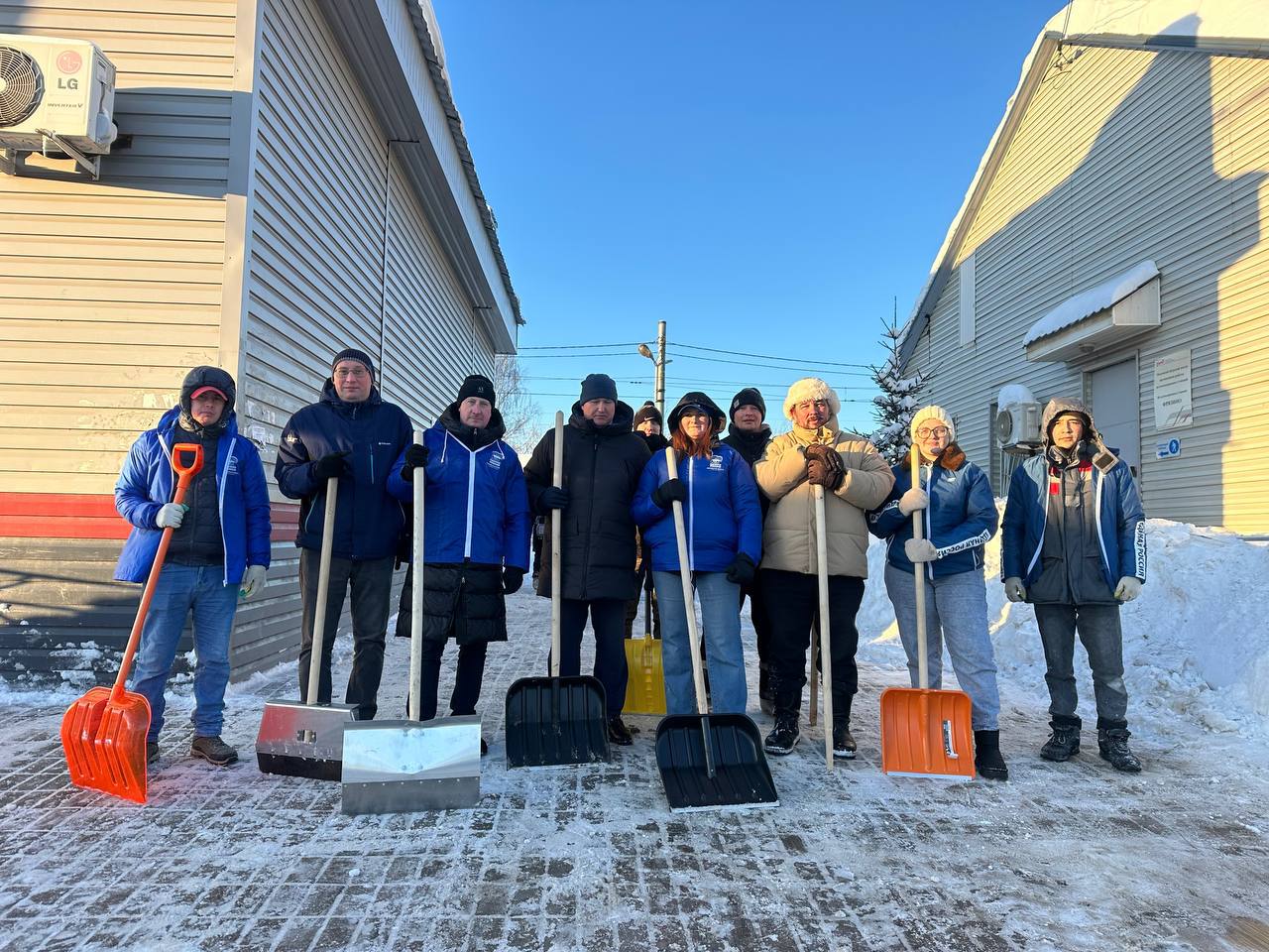 Вместе с командой вышли на борьбу со стихией!