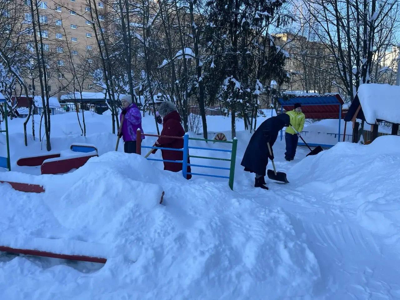 Вместе с командой вышли на борьбу со стихией!