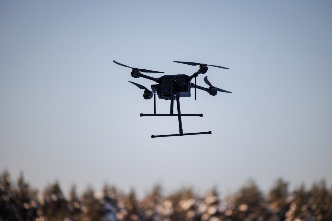 Вместе с заместителем главнокомандующего Сухопутными войсками Александром Матовниковым приехали на один из полигонов Московского высшего общевойскового командного училища, где тренируются кремлевские курсанты &mdash; новое поколение офицеров