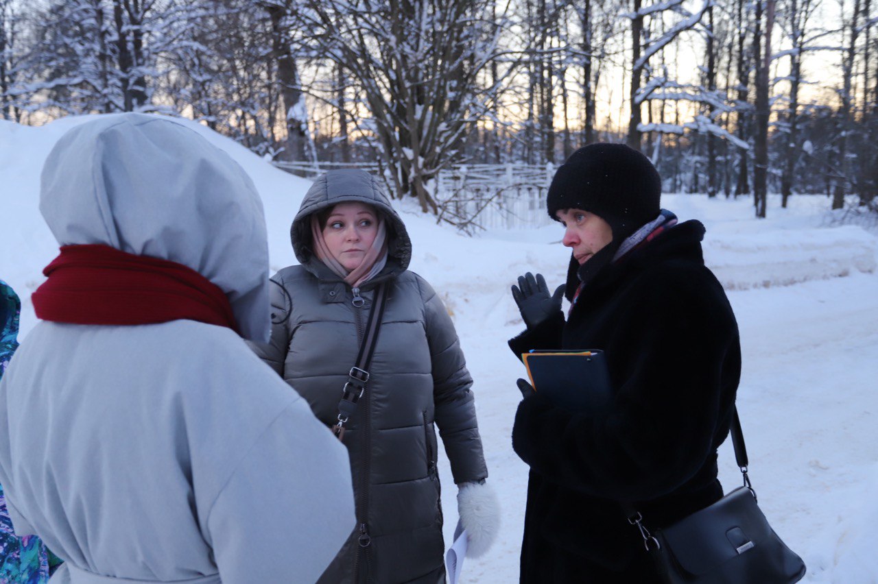 Заместитель главы Фрязино Ирина Копыльченко обсудила с жителями перспективы благоустройства лесного массива на улице Горького