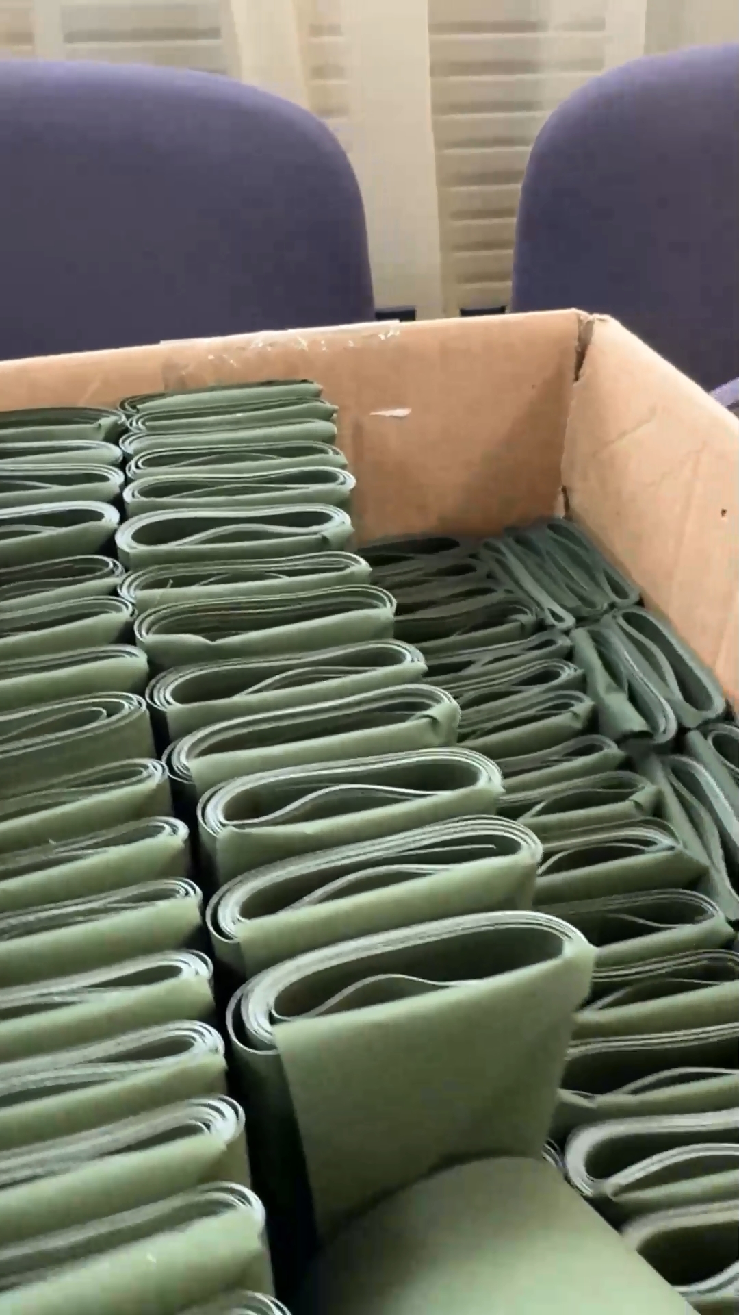 Активисты «Молодой Гвардии» во Фрязино продолжают изготовление маскировочных сетей для участников СВО