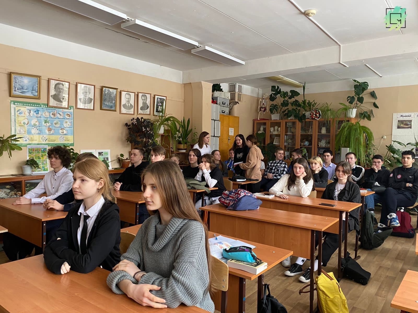 О зависимости при употреблении алкоголя рассказали сотрудники молодёжного центра ученикам МБОО «Гимназия»