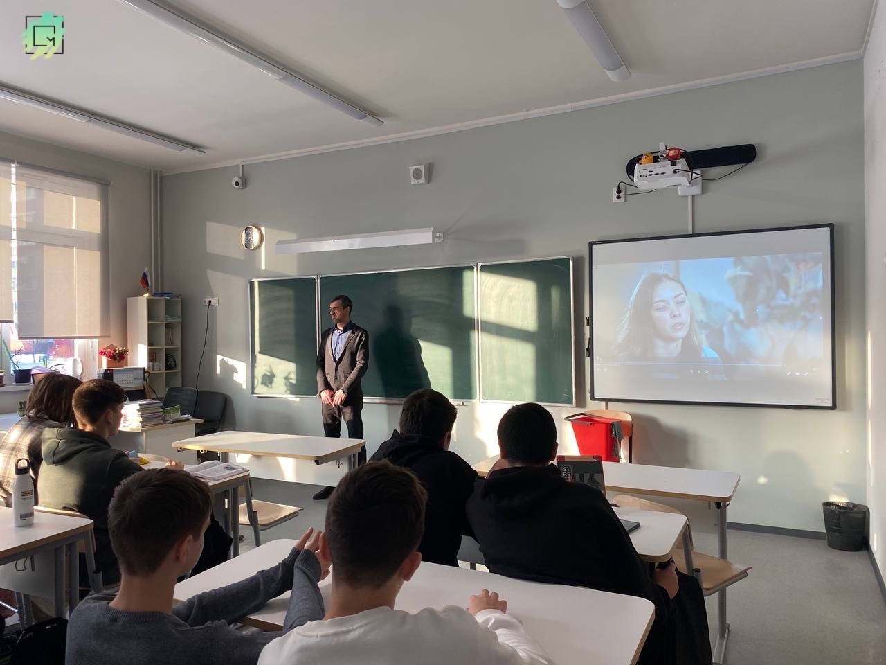 сотрудники молодёжного центра провели серию профилактических бесед «Наркотики. Секреты манипуляции»