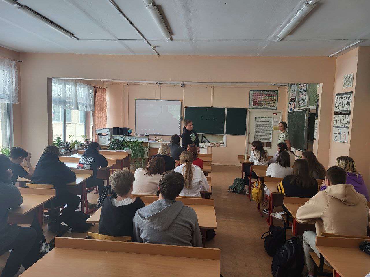 20 марта в школе № 5 проведена профилактическая беседа с учащимися 8-9 классов, под девизом - Спорту - ДА! Наркотикам — НЕТ!