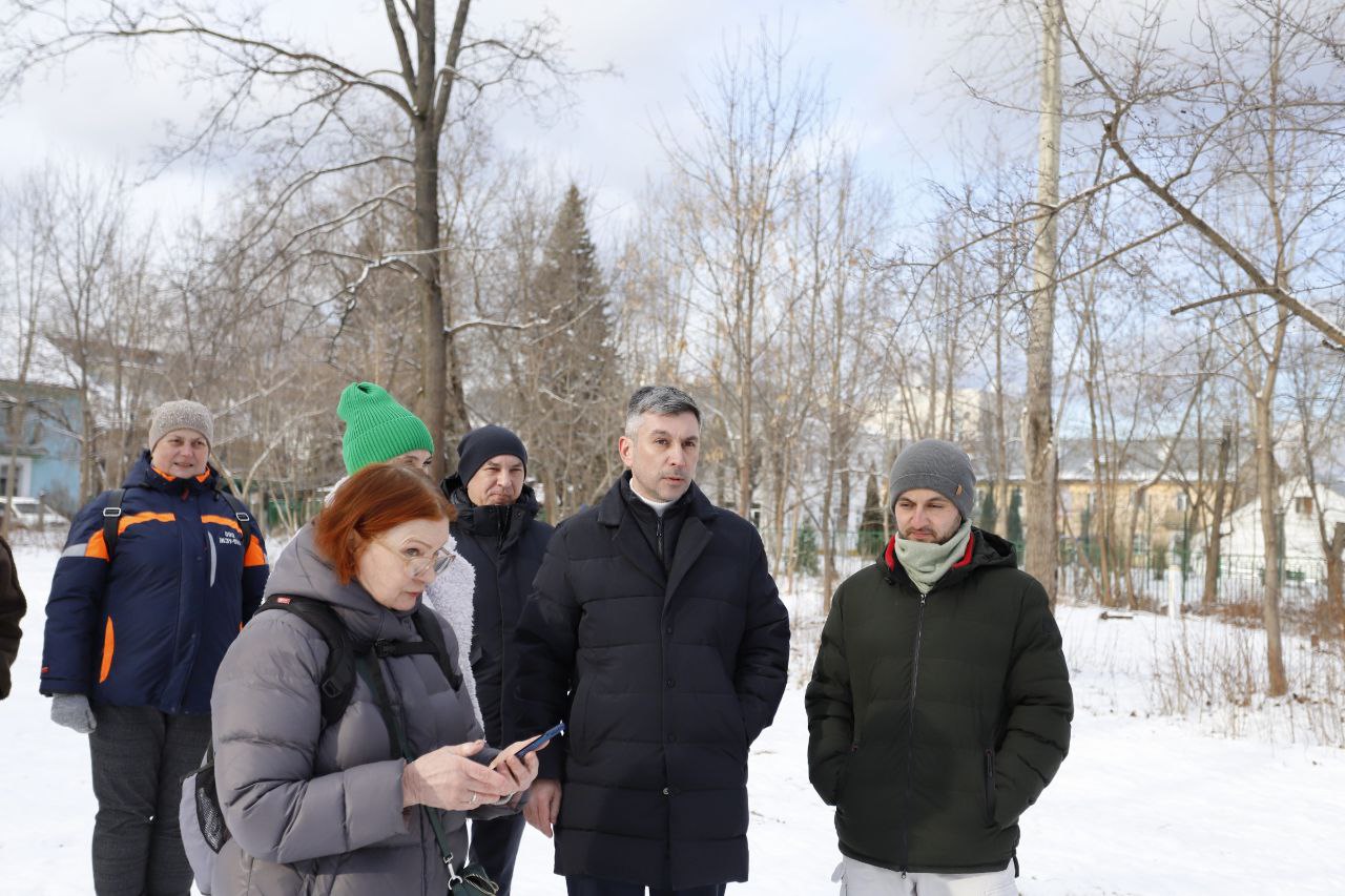 Первый заместитель главы городского округа Фрязино Нодар Бощеван совместно с активными жителями провел Обход территорий прошел по адресам: ул. Институтская, д. 21, 23; ул. Ленина, д. 4, 6; ул. Центральная, д. 22, 24.