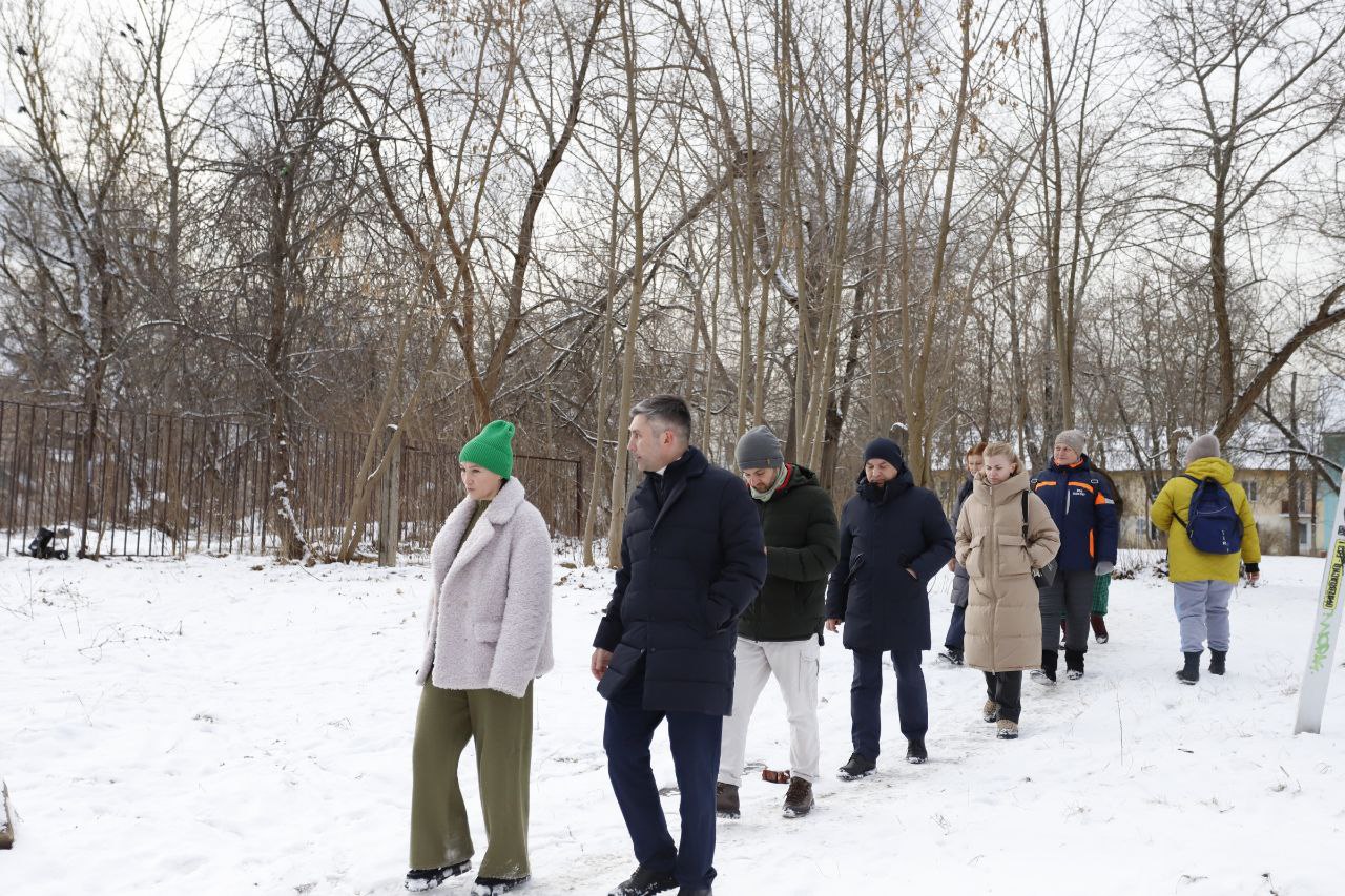Первый заместитель главы городского округа Фрязино Нодар Бощеван совместно с активными жителями провел Обход территорий прошел по адресам: ул. Институтская, д. 21, 23; ул. Ленина, д. 4, 6; ул. Центральная, д. 22, 24.