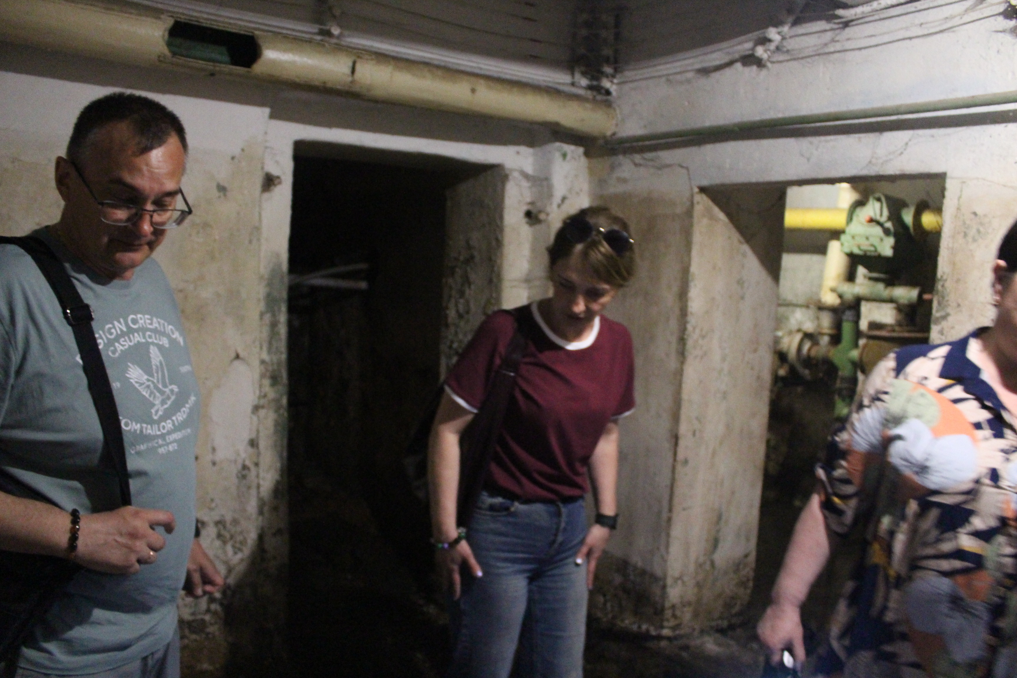 Заместитель главы городского округа Фрязино Виктория Оганезова провела обход закрепленной территории, в рамках которого совместно с сотрудниками Водоканала посетила дом №22 по улице Центральная