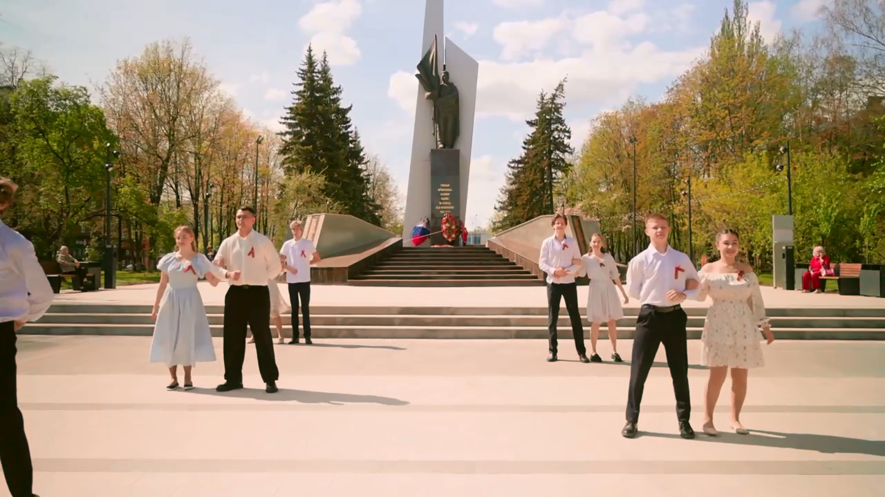 В честь 80-летия Великой Победы на Площади Победы закружился вальс — торжественный, трогательный, наполненный памятью и благодарностью