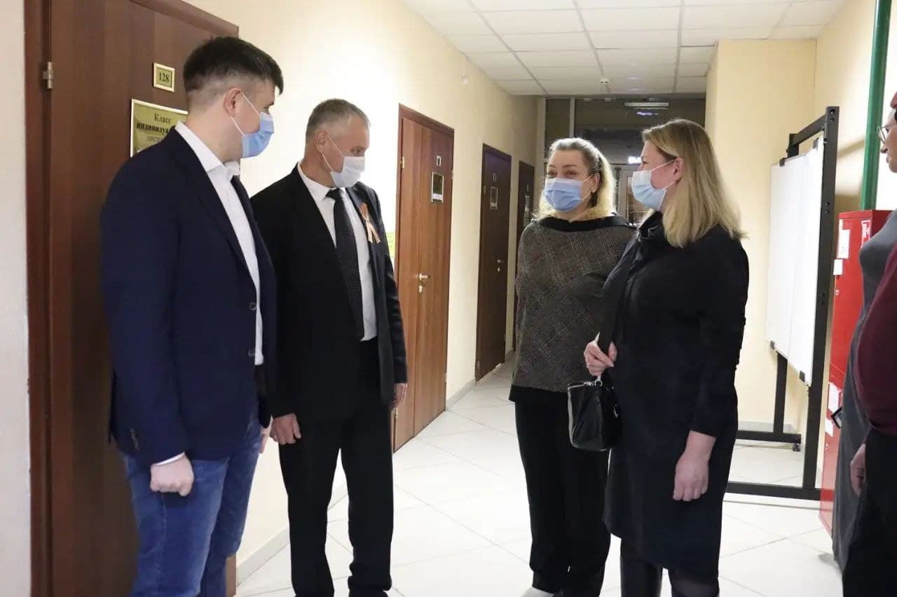 29 ноября 2021 года глава городского округа Фрязино Дмитрий Воробьев вместе с депутатом Государственной Думы Александром Толмачёвым посетили фрязинскую школу искусств