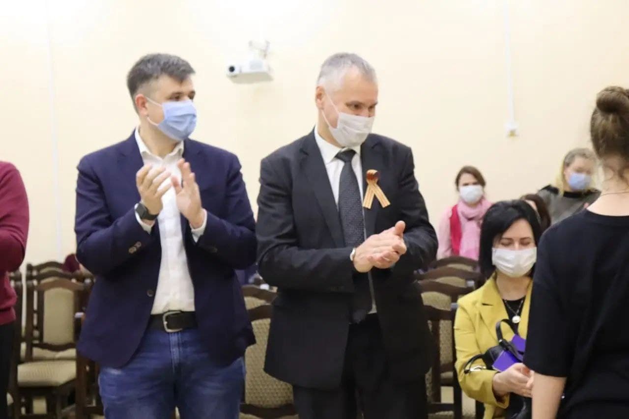 29 ноября 2021 года глава городского округа Фрязино Дмитрий Воробьев вместе с депутатом Государственной Думы Александром Толмачёвым посетили фрязинскую школу искусств