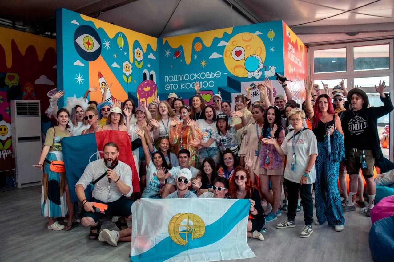 Самая активная молодёжь Наукограда посетила фестиваль «Таврида. АРТ» на берегу Чёрного моря в живописной бухте Капсель