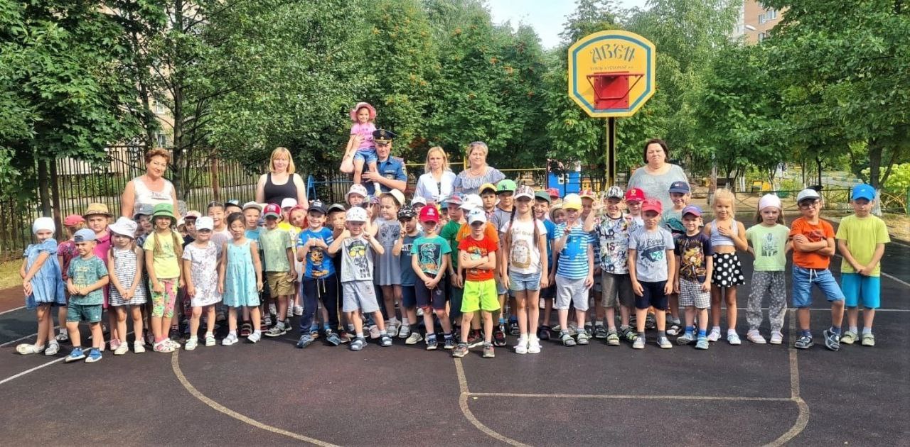 Сотрудники МЧС обучают юных жителей Фрязино основам пожарной безопасности