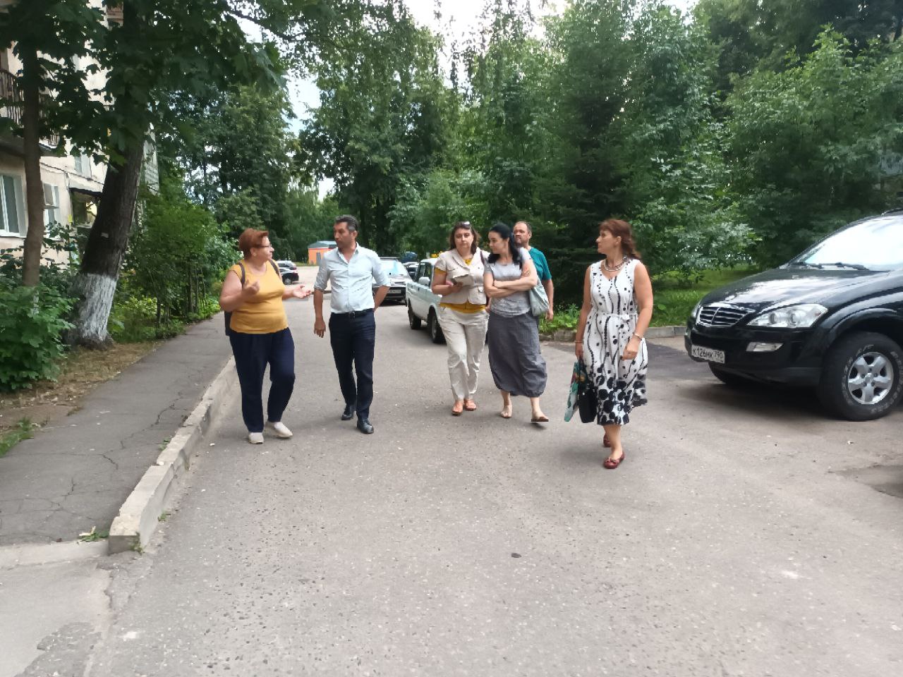 По поручению главы городского округа Фрязино Дмитрия Воробьева его первый заместитель Нодар Бощеван провел встречу с жителями д.2А по ул. Попова