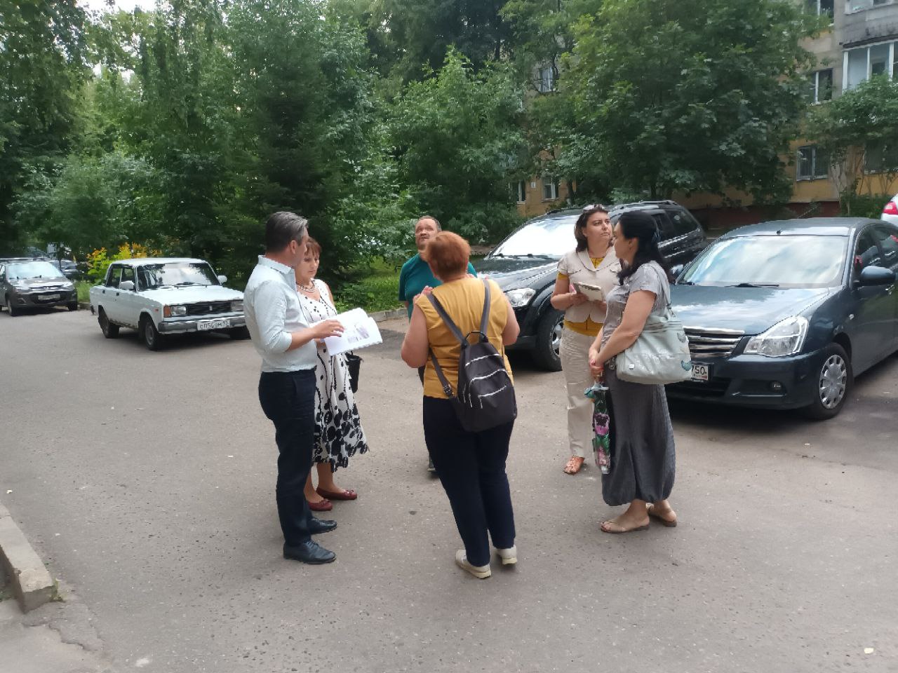 По поручению главы городского округа Фрязино Дмитрия Воробьева его первый заместитель Нодар Бощеван провел встречу с жителями д.2А по ул. Попова