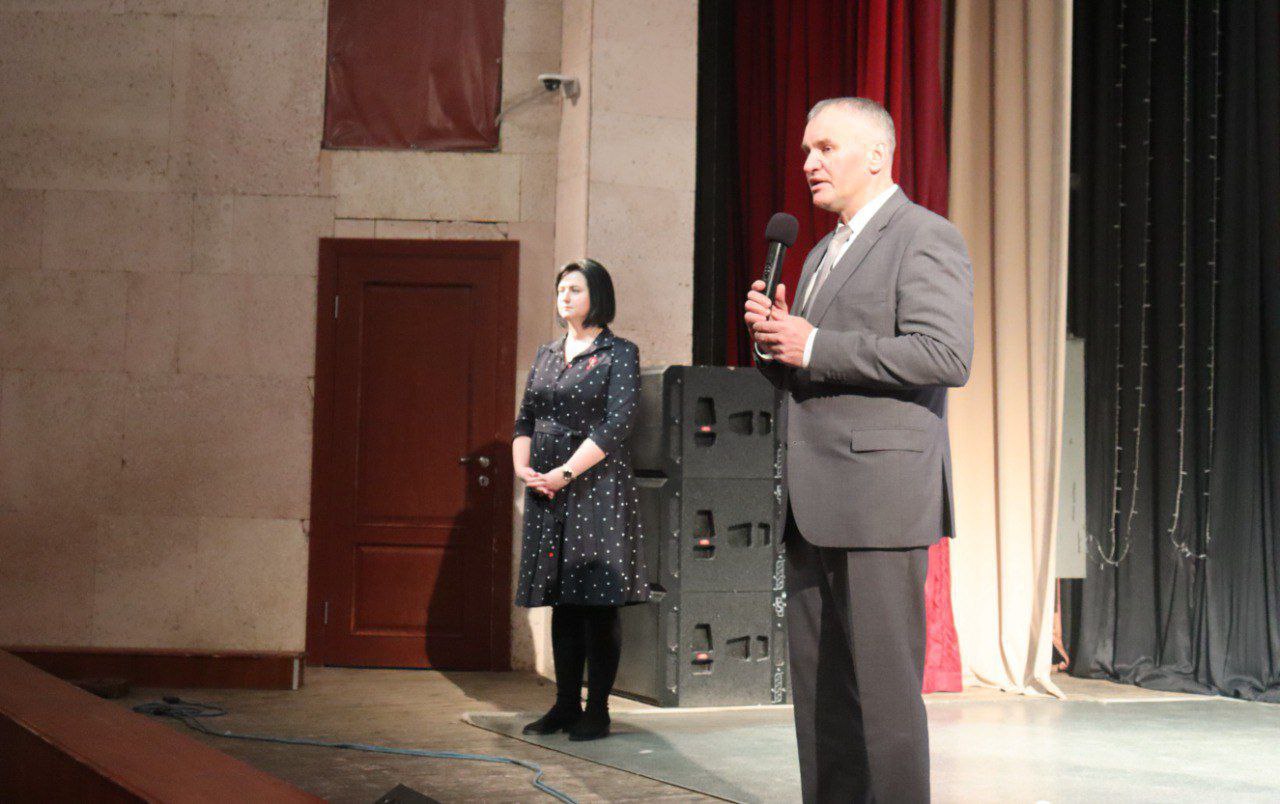 Во дворце культуры