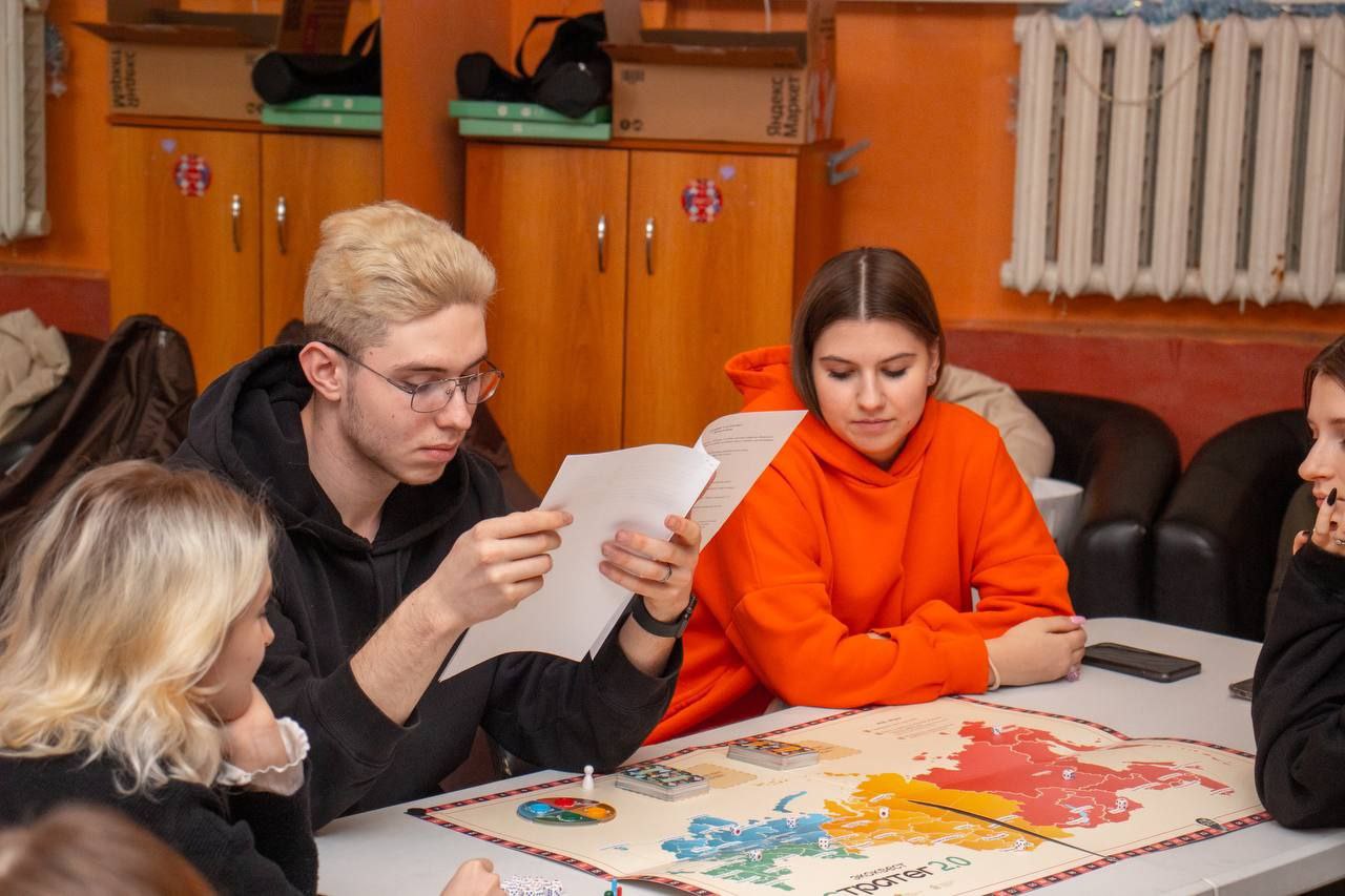 Почувствовать себя настоящими экологами и приятно провести время смогли активисты фрязинского молодёжного центра, сыграв в игру «Стратег 2.0».