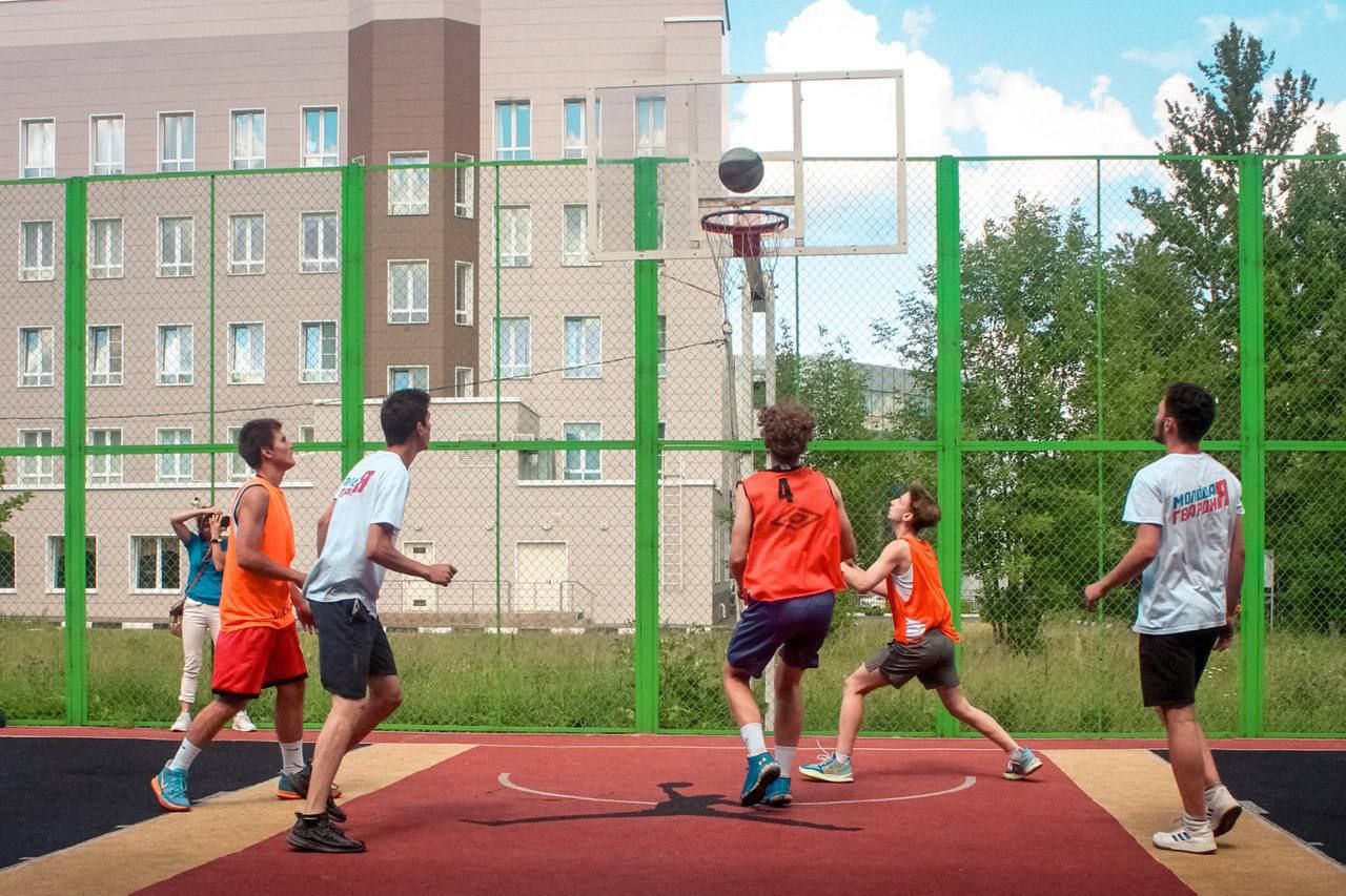 В Наукограде прошёл турнир по дворовому баскетболу
