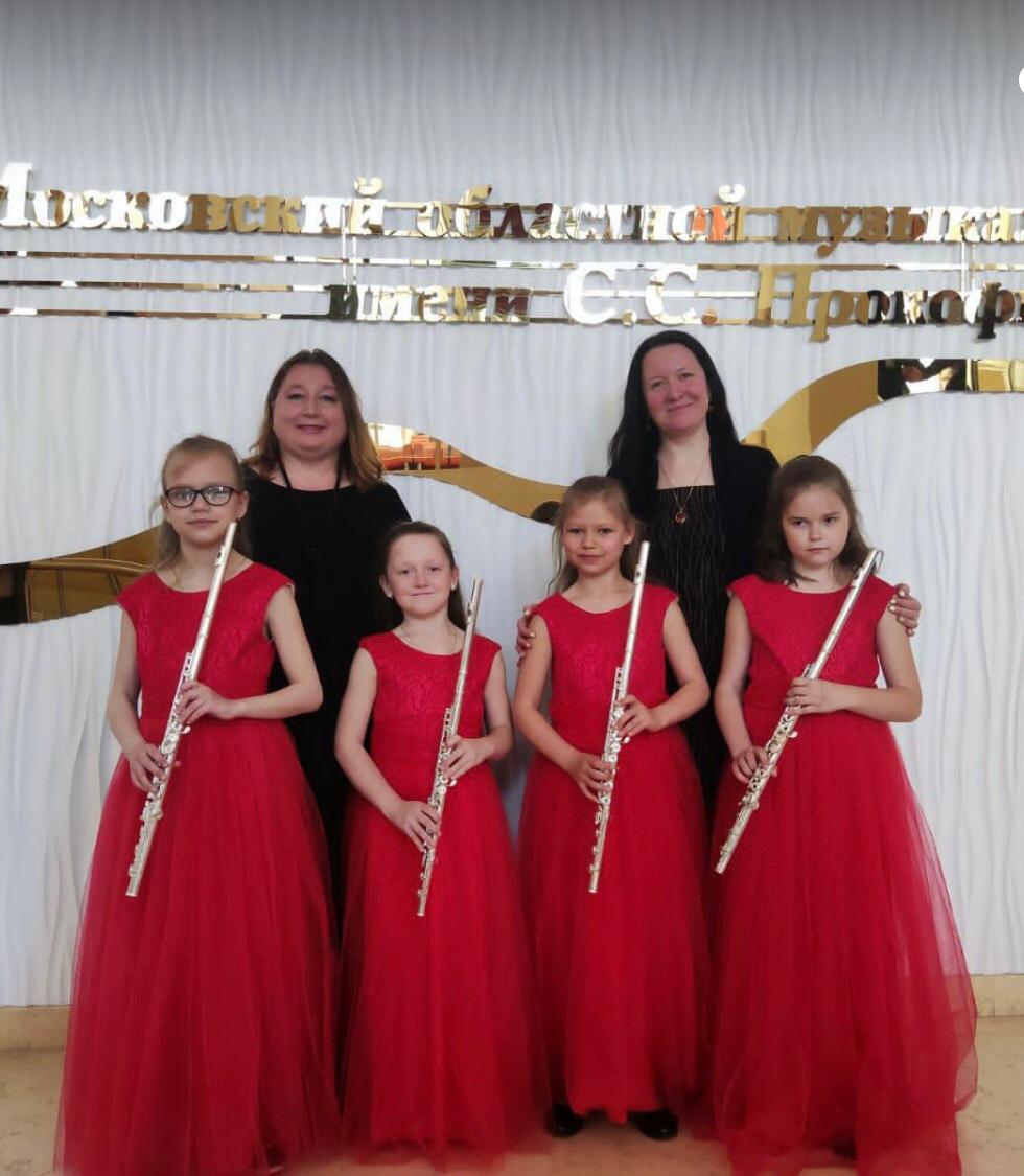 Воспитанницы ДШИ приняли участие в III Международном онлайн конкурсе «Поколение FLUTE» в номинации «Ансамблевое исполнительство», который проходил с 10 мая по 16 июня 2022 г.