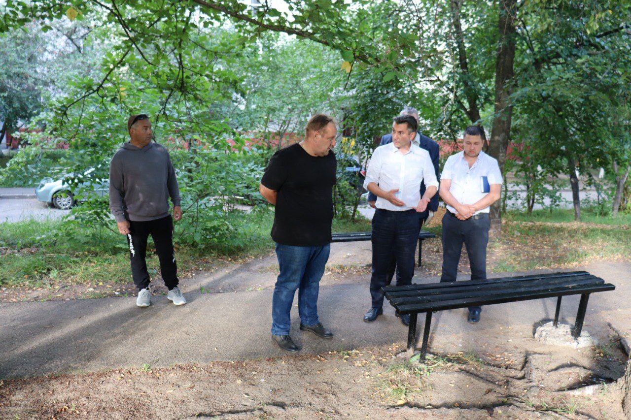 По поручению главы городского округа Фрязино Дмитрия Воробьева первый заместитель Нодар Бощеван провел встречу с Евгением Генераловым, жителем дома № 5 по пр. Десантников