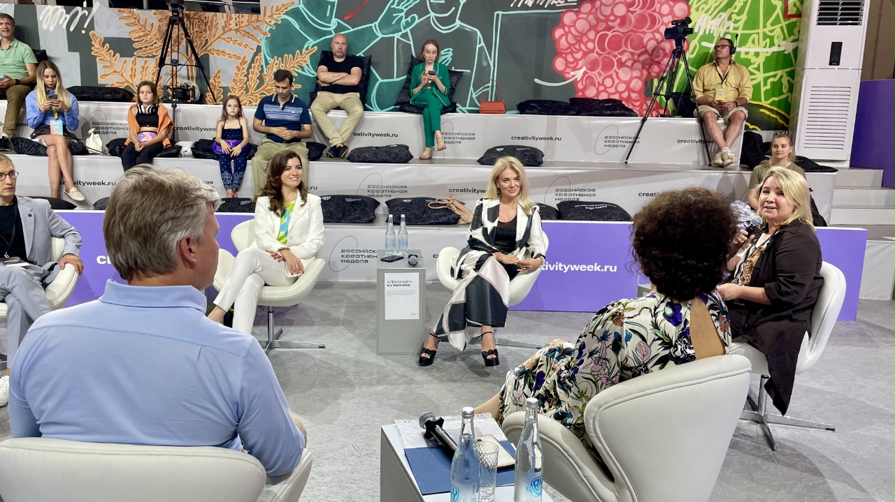 Александра Кузьмина приняла участие в дискуссии «Стройка с характером: национальный архитектурный код»