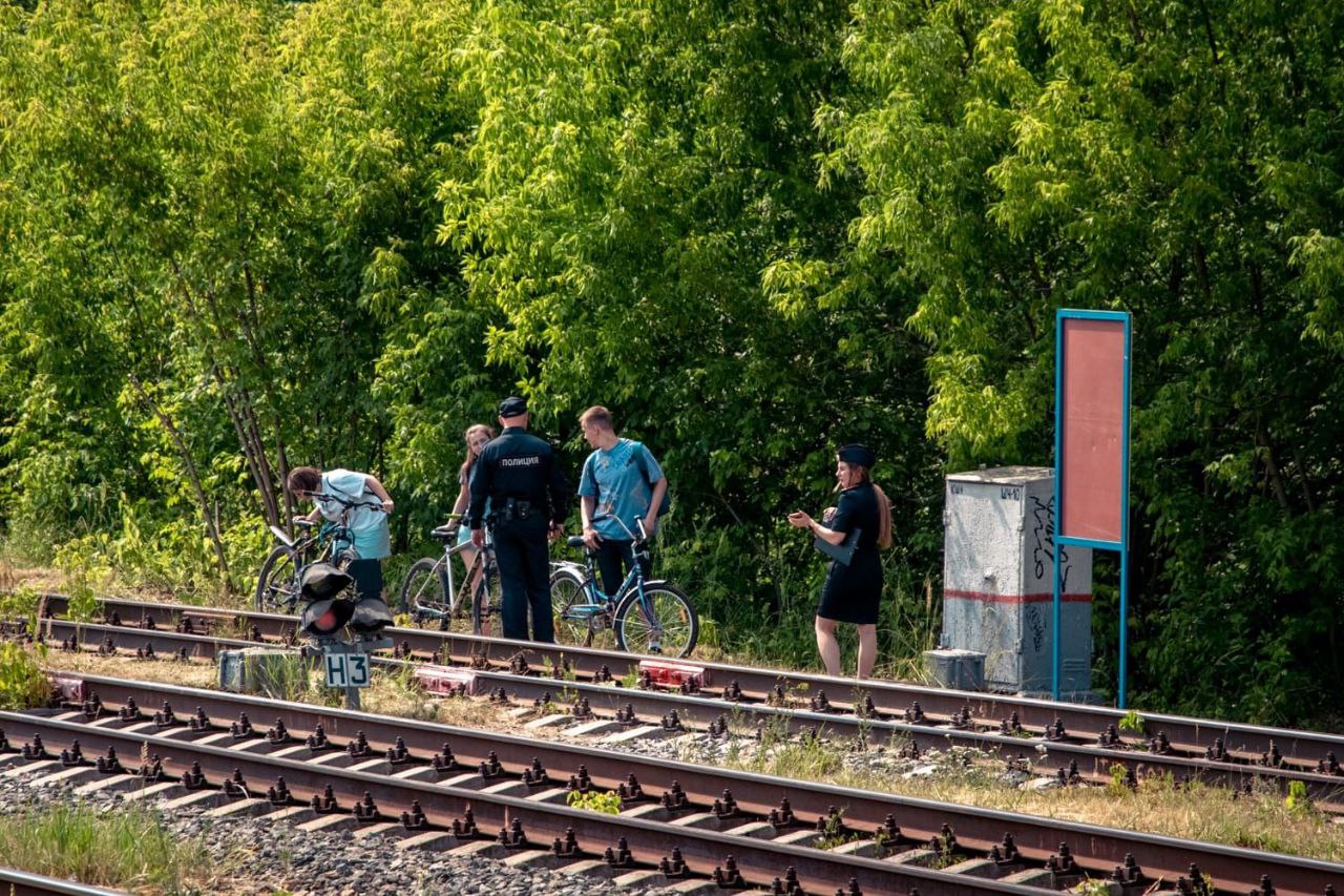 Сегодня сотрудники РЖД, транспортной полиции и молодогвардейцы провели профилактический рейд у железнодорожной станции «Фрязино-Товарная»