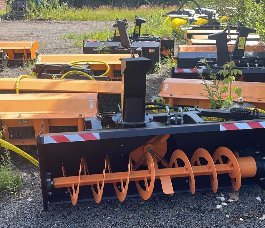 Благодаря программе Губернатора Московской области Андрея Воробьева «Развитие инженерной инфраструктуры и энергоэффективности» в нашем МБУ «Городское хозяйство» теперь есть новый трактор «Беларус 82.1»